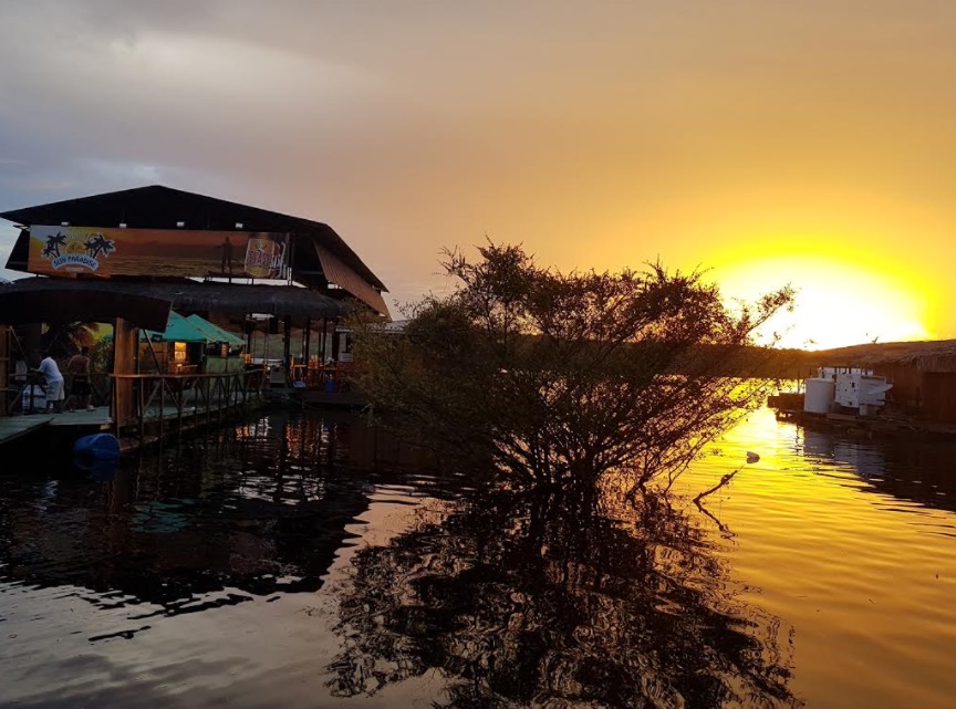 Dia dos Namorados romântico e com direito ao pôr do sol no Flutuante Sun Paradise