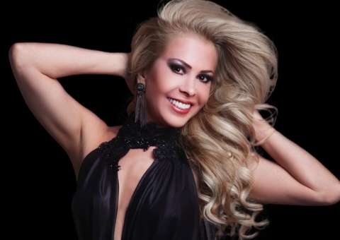 Joelma lança DVD e comemora 15 anos do Xiado da Xinela em Manaus