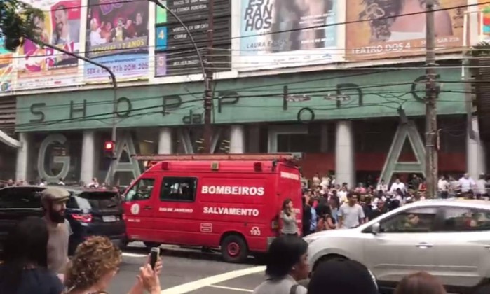 Incêndio atinge teatro no Shopping da Gávea no Rio