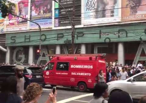 Incêndio atinge teatro no Shopping da Gávea no Rio