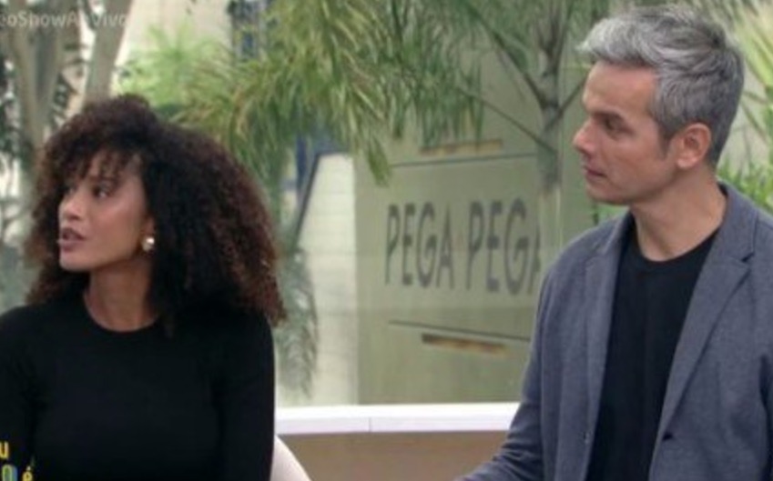 Taís Araújo dá 'no olho' ao vivo em Otaviano Costa e causa na internet 