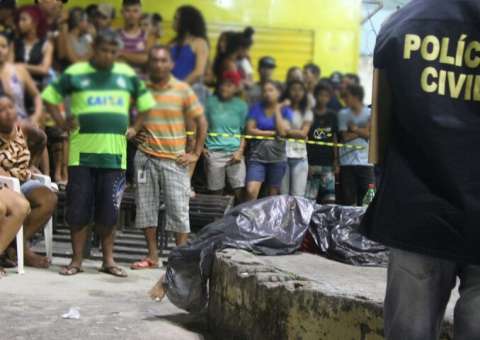 Homem é morto a tiros em praça na Zona Leste de Manaus