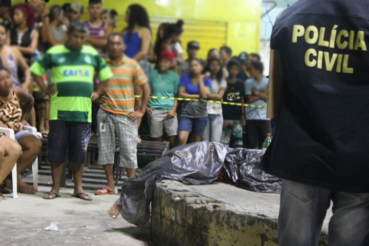 Homem é morto a tiros em praça na Zona Leste de Manaus