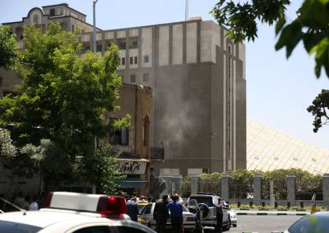 Estado Islâmico reivindica ataque a Parlamento e mausoléu de aiatolá Khomeini