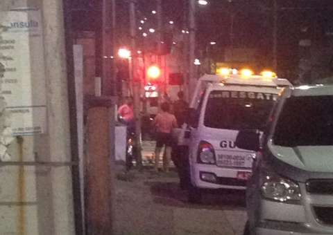 Após assaltar veículo, dupla causa acidente e deixa feridos em Manaus