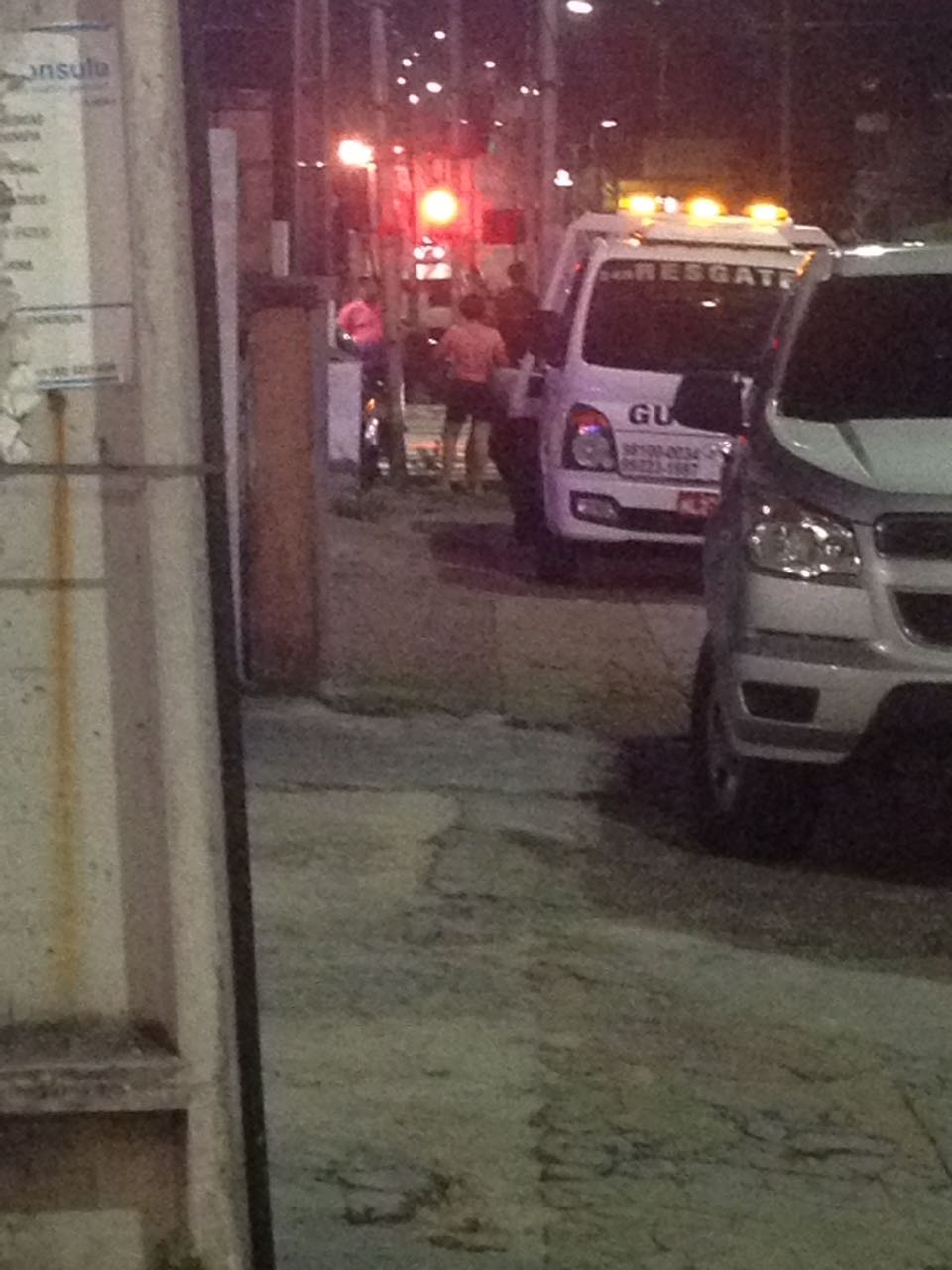 Após assaltar veículo, dupla causa acidente e deixa feridos em Manaus