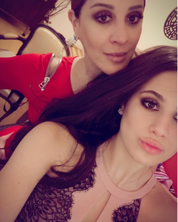 Claudia Raia posta foto com a filha e impressiona com semelhança