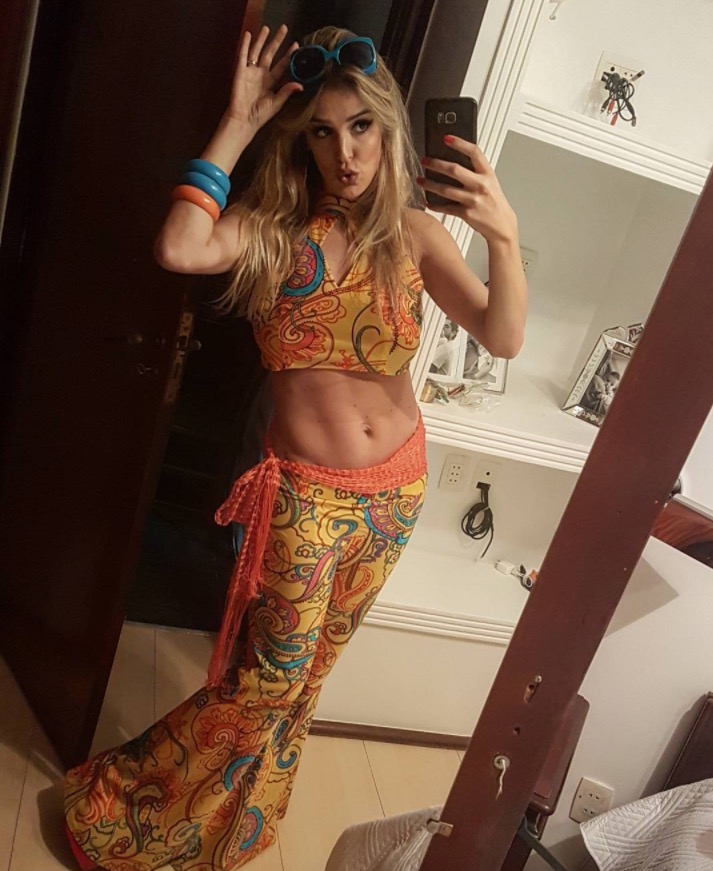 Rafa Brites posa de barriga de fora com roupa ousada quatro meses após parto