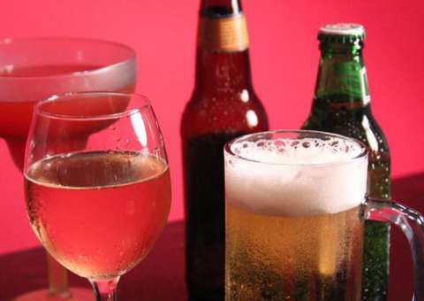 Mesmo consumo moderado de álcool pode prejudicar cérebro, indica estudo