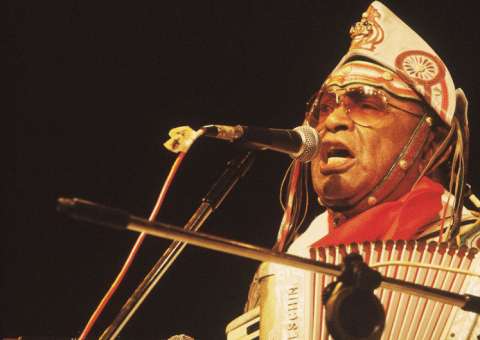 Família de Gonzaga vai processar funkeiro por fazer versão pornô de 'Asa Branca'