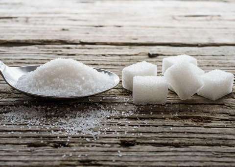 Saiba os riscos do consumo de açúcar refinado para o fígado