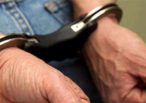 Homem é preso suspeito de matar, queimar e enterrar corpo de colega após desentendimento