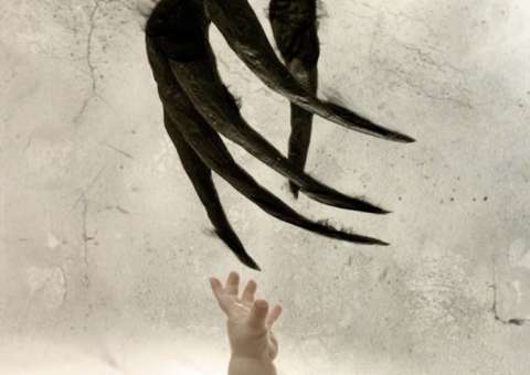 Terror Awaken Shadowman ganha trailer arrepiante. Confira