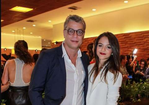 Fabio Assunção posta foto íntima com namorada e se declara 