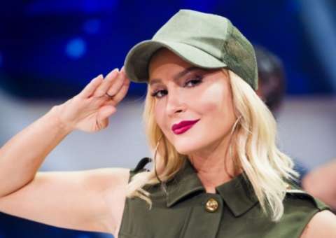 Claudia Leitte revela traição durante entrevista a Eliana