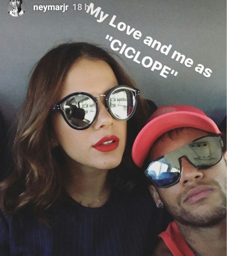 Apaixonado, Neymar se declara para Bruna Marquezine em foto 