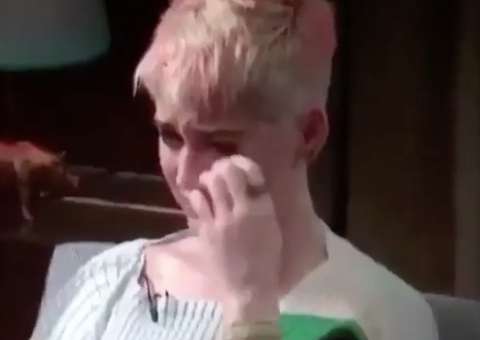 Katy Perry desaba no choro e fala sobre vontade de cometer suicídio