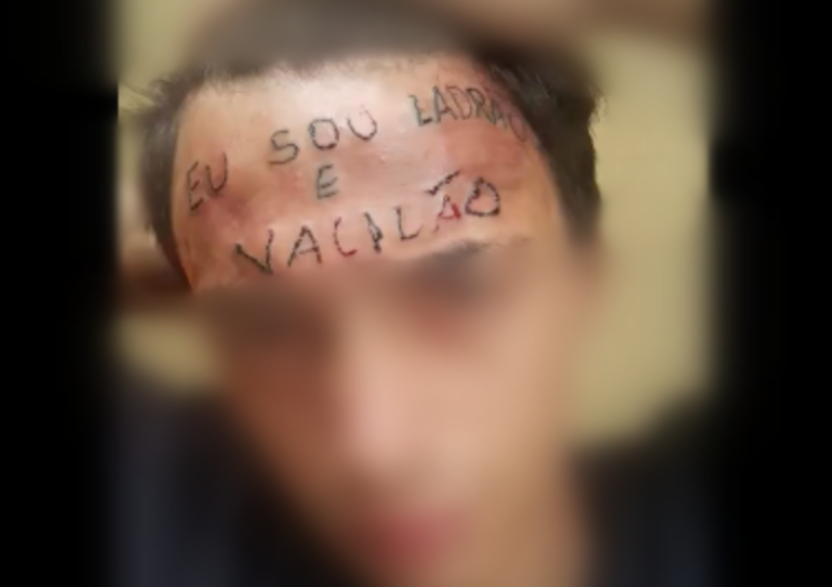 Homem faz tatuagem em suspeito 'eu sou ladrão e vacilão' e acaba preso 