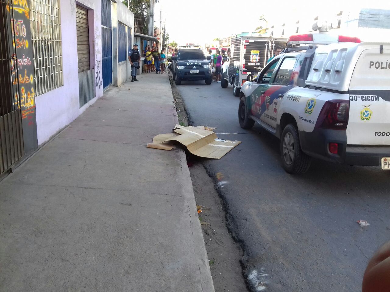 Homem sai para beber com amigos e é morto a terçadadas em Manaus