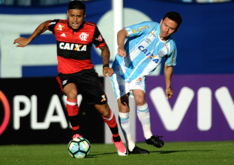 Em jogo com lance polêmico, Fla apenas empata com o Avaí