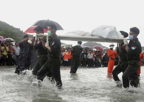 Mais de 60 corpos são resgatados após queda de avião militar, afirma Exército de Mianmar