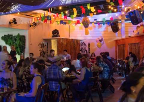 Noite dos 100 Namorados agita segunda no Axerito Bar