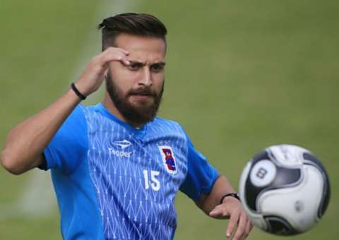 Ex-jogador do Grêmio, Jonas Pessalli morre em grave acidente de carro