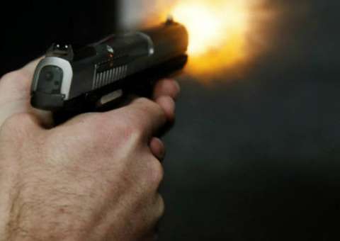 Trio invade casa e executa homem com tiro na cabeça em Manaus