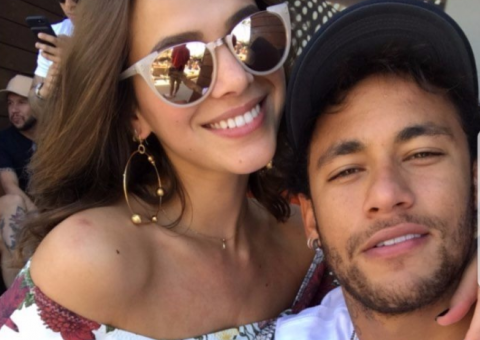 No Dia dos Namorados, Bruna Marquezine posta vídeo dando beijos picantes em Neymar