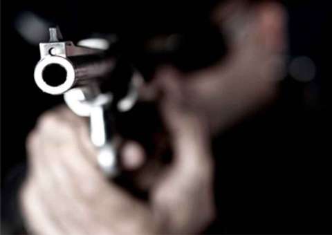 Dupla suspeita de roubar moto é surpreendida a tiros em Manaus