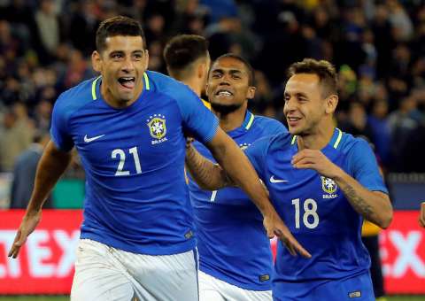 Com goleada de 4 a 0, Brasil esmaga a Austrália e volta a brilhar no gramado