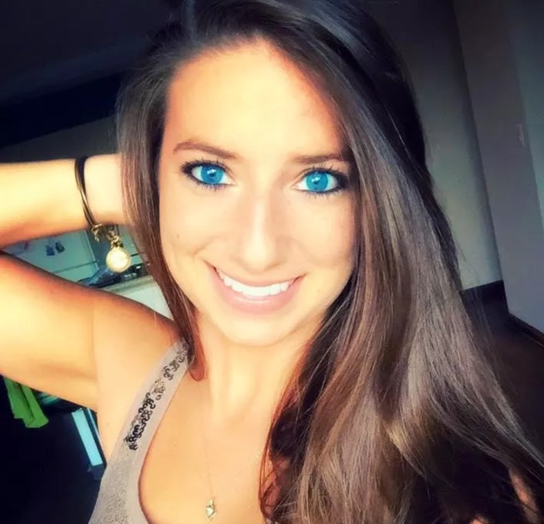 Professora é presa após fazer sexo com três alunos  