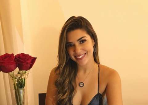 Ex-BBBs Vivian e Manoel têm noite romântica e casal se declara na web