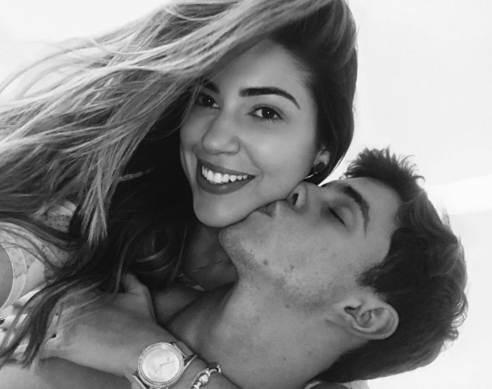 Ex-BBBs Vivian e Manoel têm noite romântica e casal se declara na web