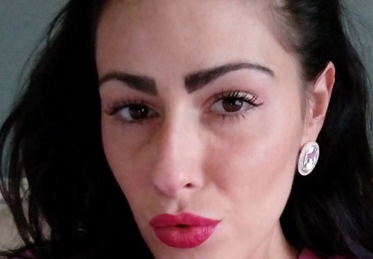 Condenada a 6 anos de prisão, mulher ganha direito de sair para colocar silicone 