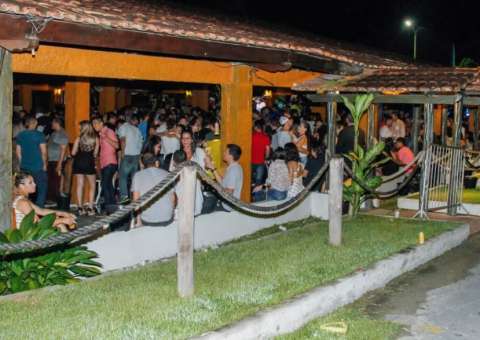 Black Party agita véspera de feriado em Manaus