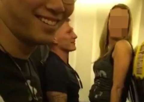 Homem flagrado fazendo sexo em voo deixou noiva grávida em casa