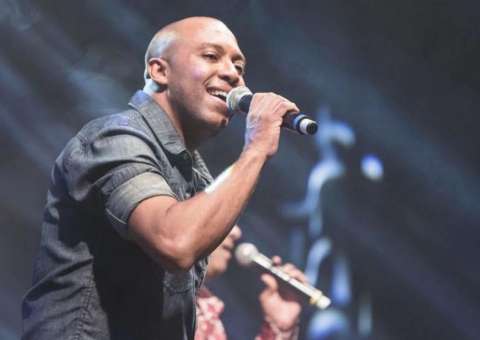 Cantor ‘Salgadinho’ é atração do Moai nesta véspera de feriado