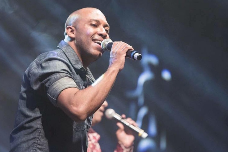 Cantor ‘Salgadinho’ é atração do Moai nesta véspera de feriado