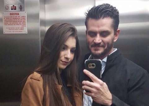 Ex-BBB Marcos leva nova namorada para jantar romântico