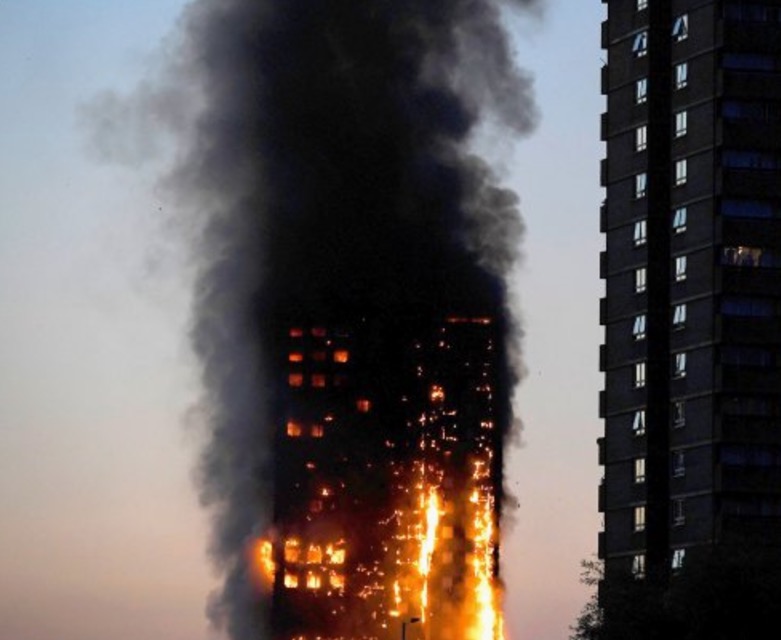 Sobe para 12 o número de mortos em incêndio na torre Grenfell, de Londres  