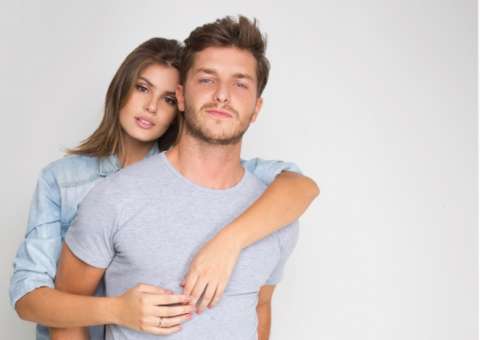 Klebber Toledo completa 31 anos e ganha declaração de Camila Queiroz