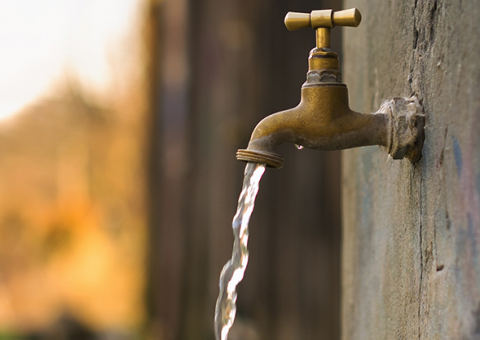 Problema em reservatório deixa bairros sem água em Manaus