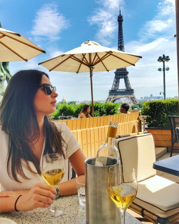  De férias na França, Thaila Ayala é detonada após comentários polêmicos