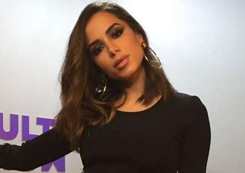 Anitta é vista em jantar com rapaz misterioso 