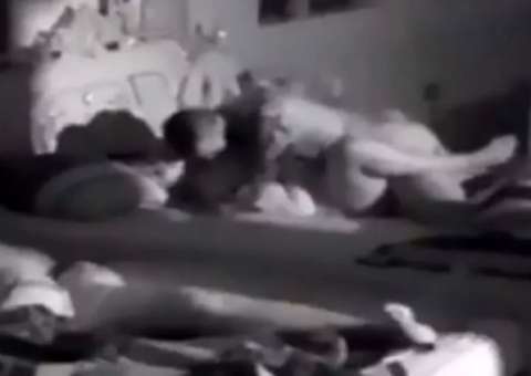 Sem edredom, participantes do reality fazem sexo por 1 hora