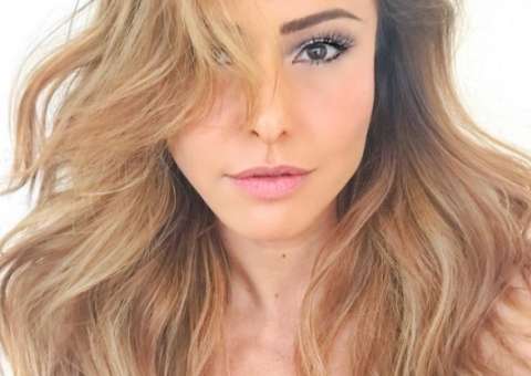  Sabrina Sato impressiona com corpo escultural com pouca roupa no estilo bailarina