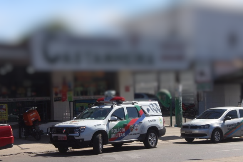 Após assaltar drogaria, suspeitos são perseguidos por trabalhador e acabam detidos em Manaus