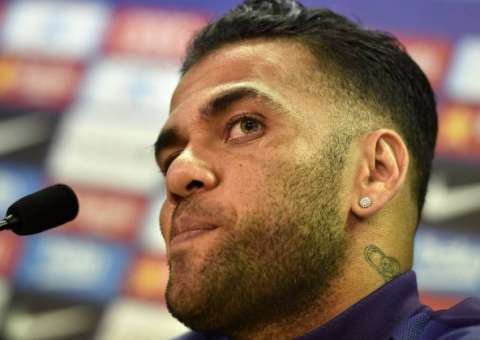 Daniel Alves polemiza ao falar de boatos sobre jogar no Flamengo: ‘Isso aí é mentira’