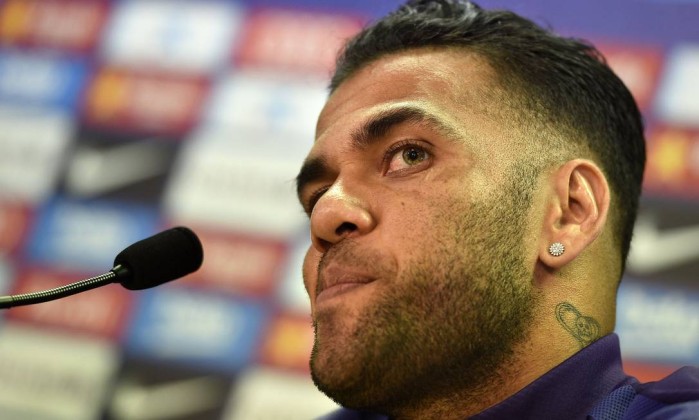 Daniel Alves polemiza ao falar de boatos sobre jogar no Flamengo: ‘Isso aí é mentira’